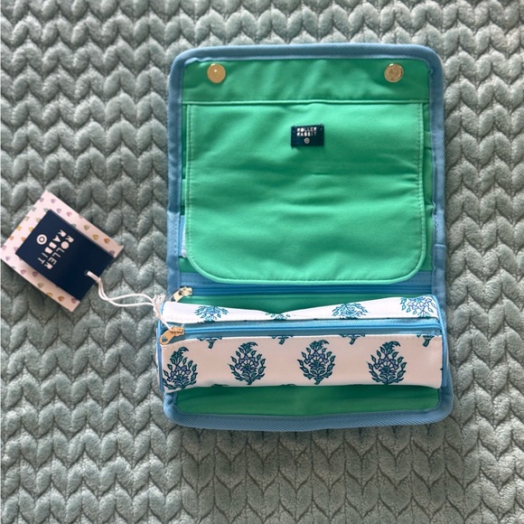 Roller Rabbit Jewelry White Pouch with Blue Floral Motif - Picture 2 of 2